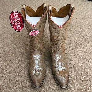 Laredo boots tan w/ silver metallic overlay